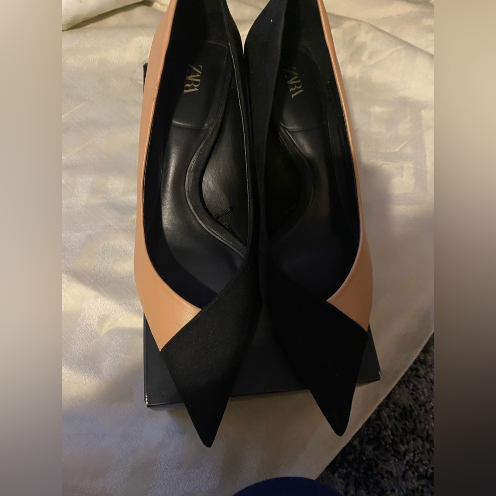 Two tone kiddy heel pointy toe sway on one side leather on the other side